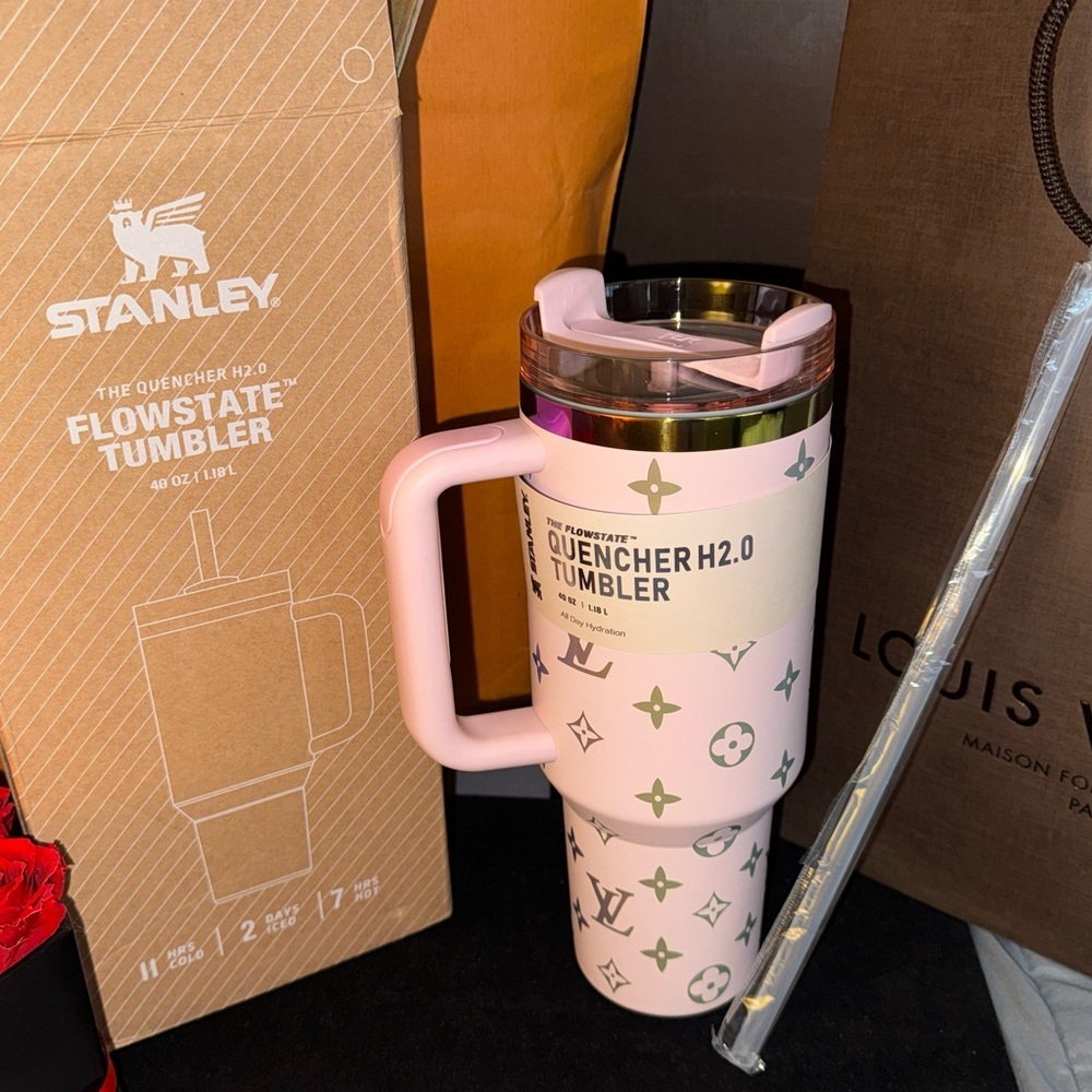 SALE💥 Stanley Flowstate Tumbler in Light Pink - Picture 5 of 7